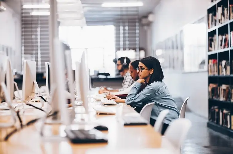 Do Colleges Review Applications Before the Deadline?
